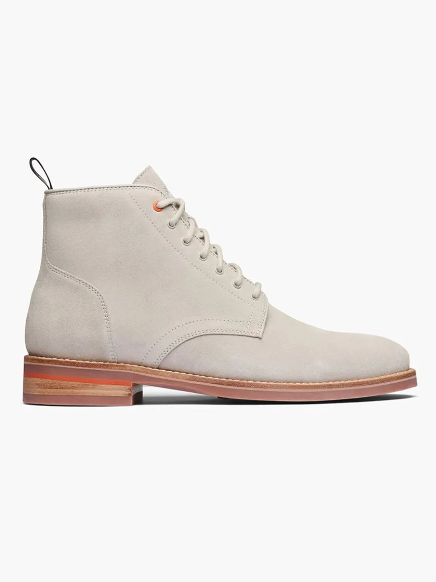 Swims Oslo Boot in Mist