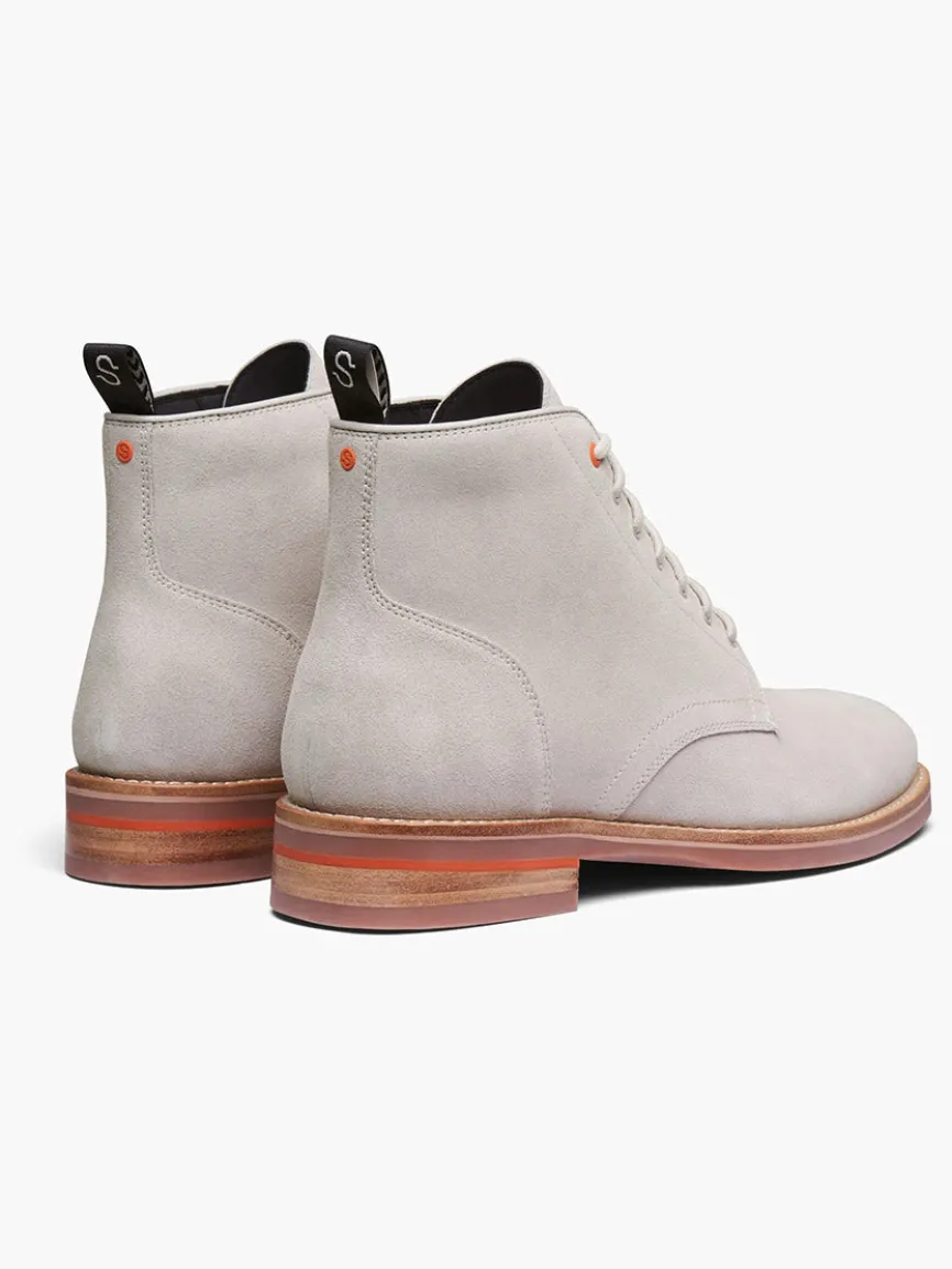 Swims Oslo Boot in Mist